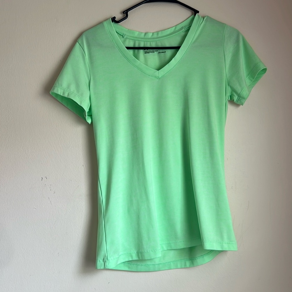 Green Under armour athletic tee